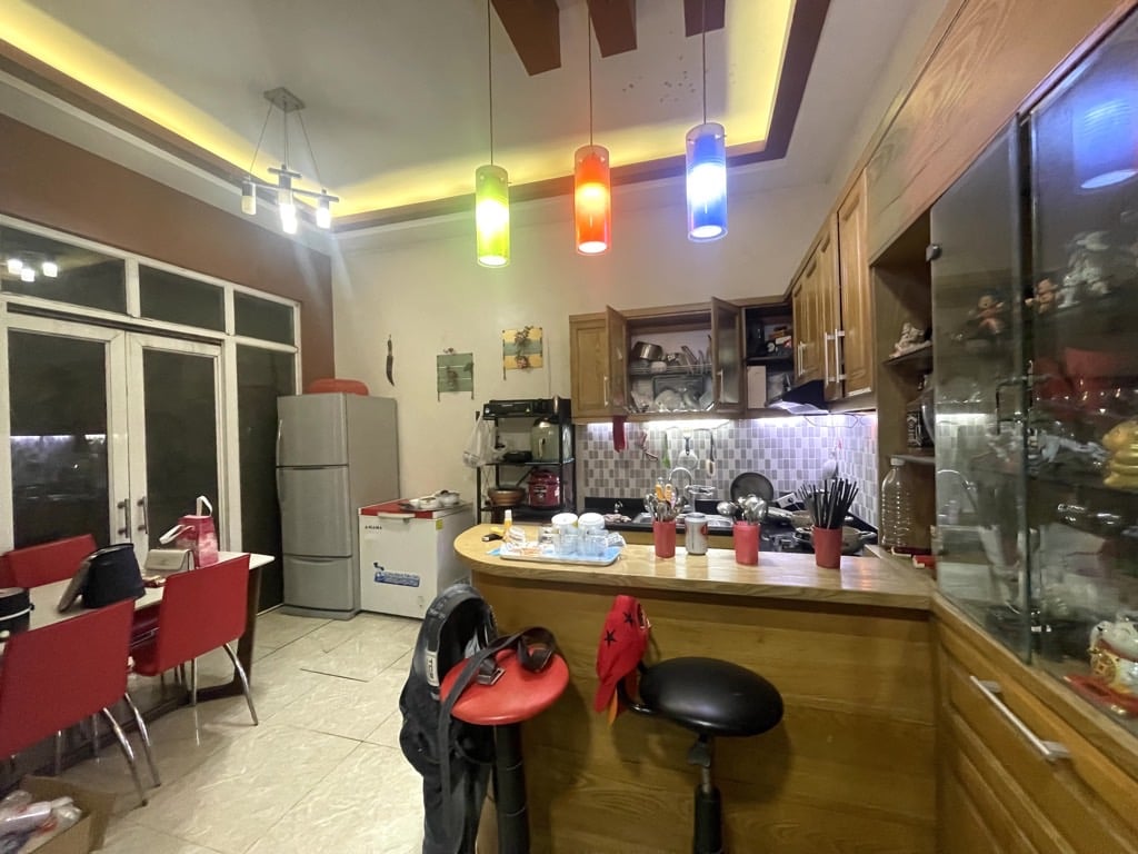 LÔ GÓC - NỞ HẬU - BA THOÁNG - 100M RA PHỐ - KHU VỰC ĐÁNG SỐNG